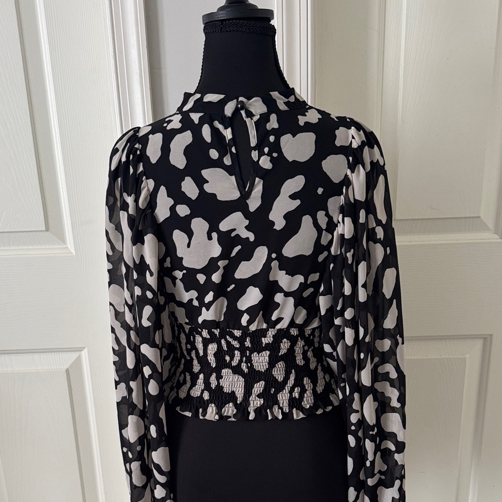 SHEIN Black and White Patterned Blouse - Picture 4 of 6